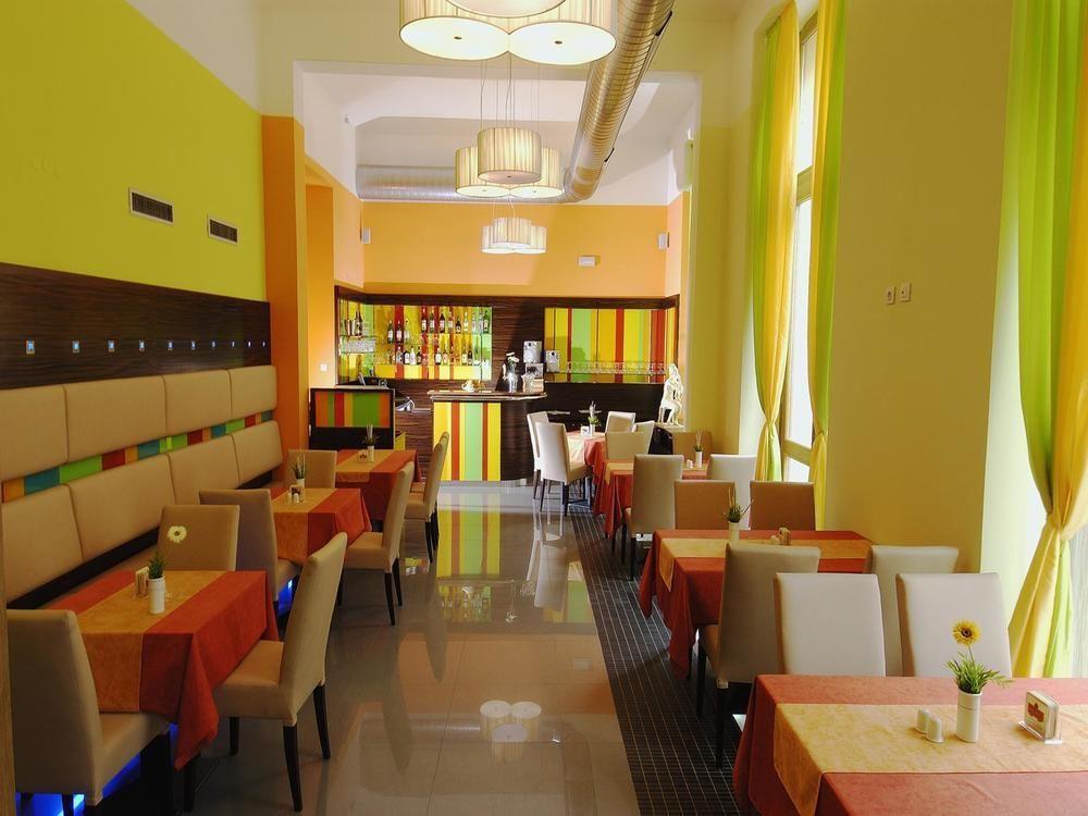 The Manes Boutique Hotel Прага Екстериор снимка