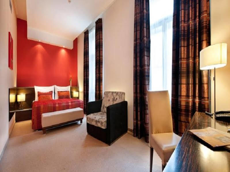 The Manes Boutique Hotel Прага Екстериор снимка