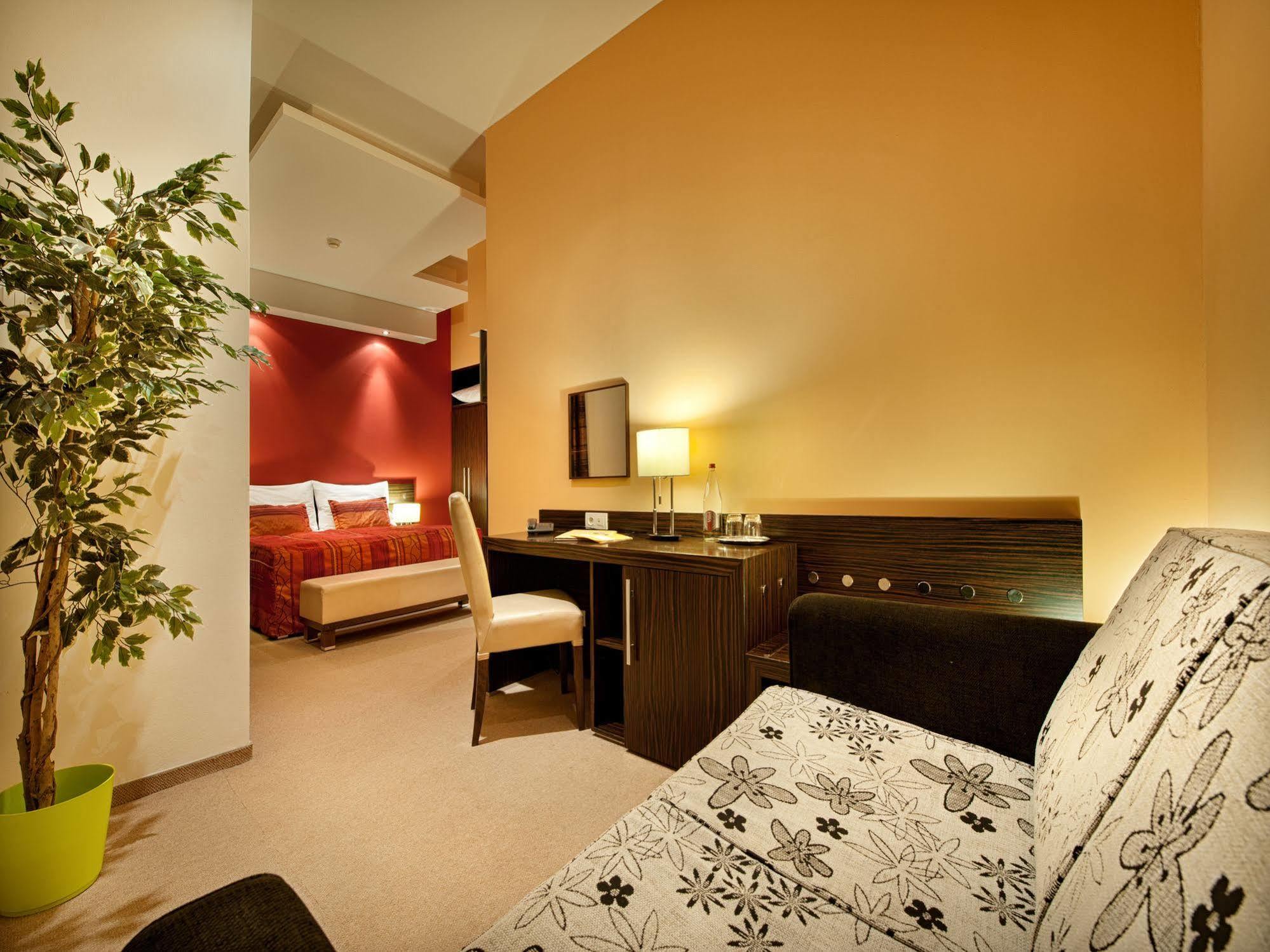The Manes Boutique Hotel Прага Екстериор снимка